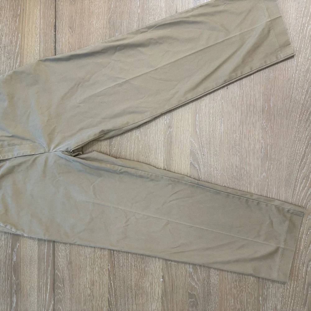 Dockers Men's Khaki Chinos - Picture 4 of 8